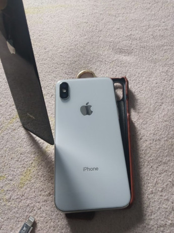 apple-iphone-xs-big-0