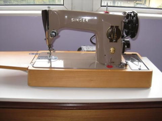 Flatlock sewing machine